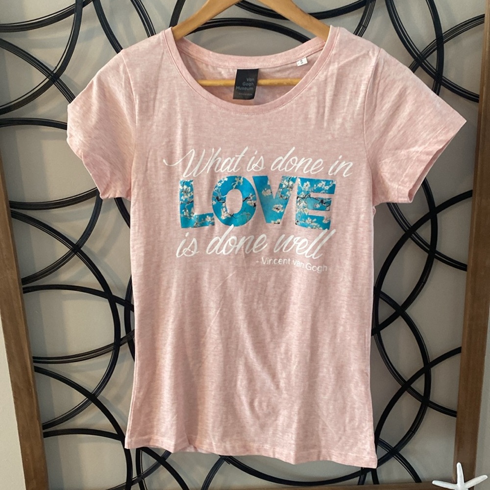 Van Gogh Museum Amsterdam Love what is done is done heather pink Tee XS